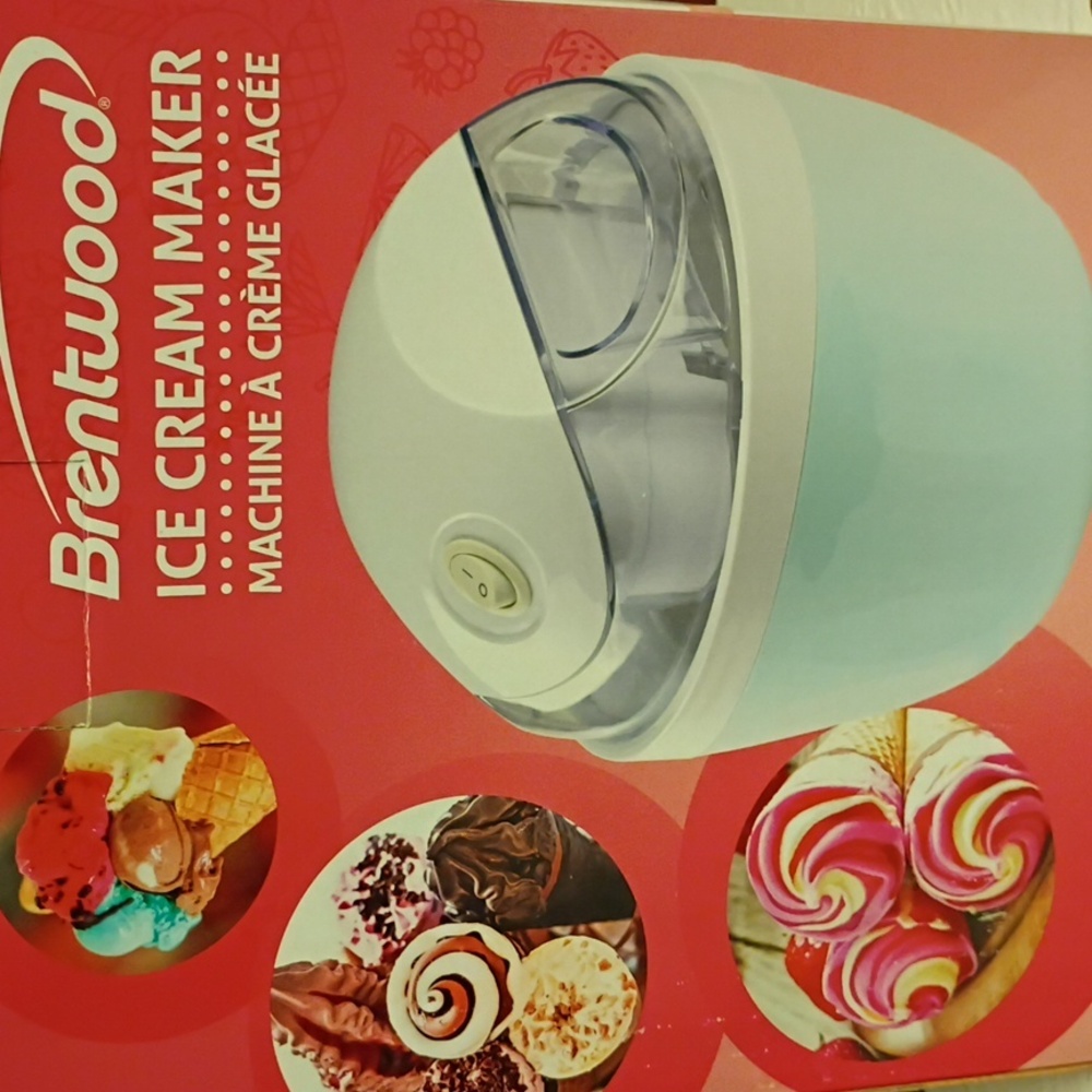 Brentwood Ice Cream Maker in Blue and White 1 Quart NWT